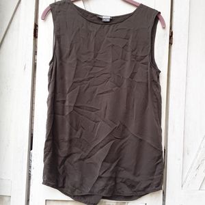 Vince. Grey Green silk tank size M.